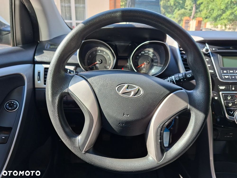Hyundai i30 blue Kombi 1.4 Classic - 14