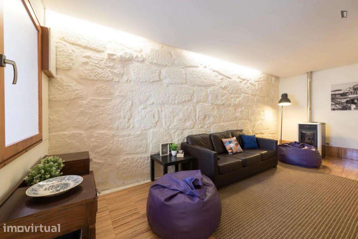 Quarto - localizado em Santo Ildefonso Porto - Grande imagem: 2/10
