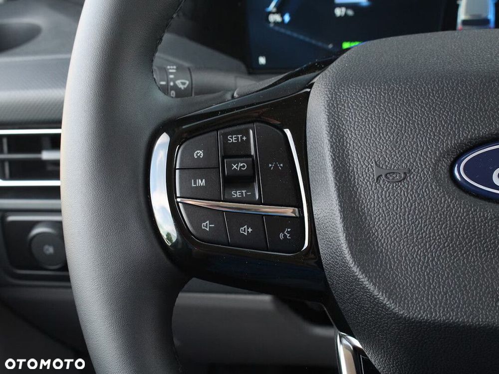 Ford Tourneo Custom - 11