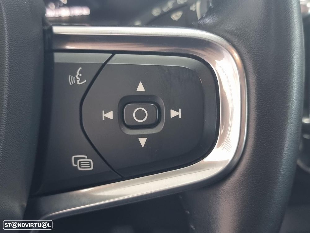 Volvo XC 40 2.0 D3 Momentum Plus Geartronic - 28