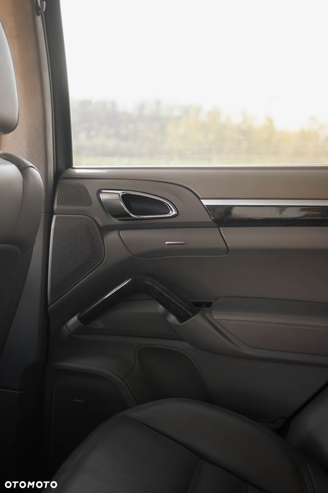 Porsche Cayenne S - 11