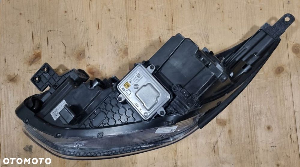 REFLEKTOR LAMPA PRAWA XENON KIA SPORTAGE IV - 2