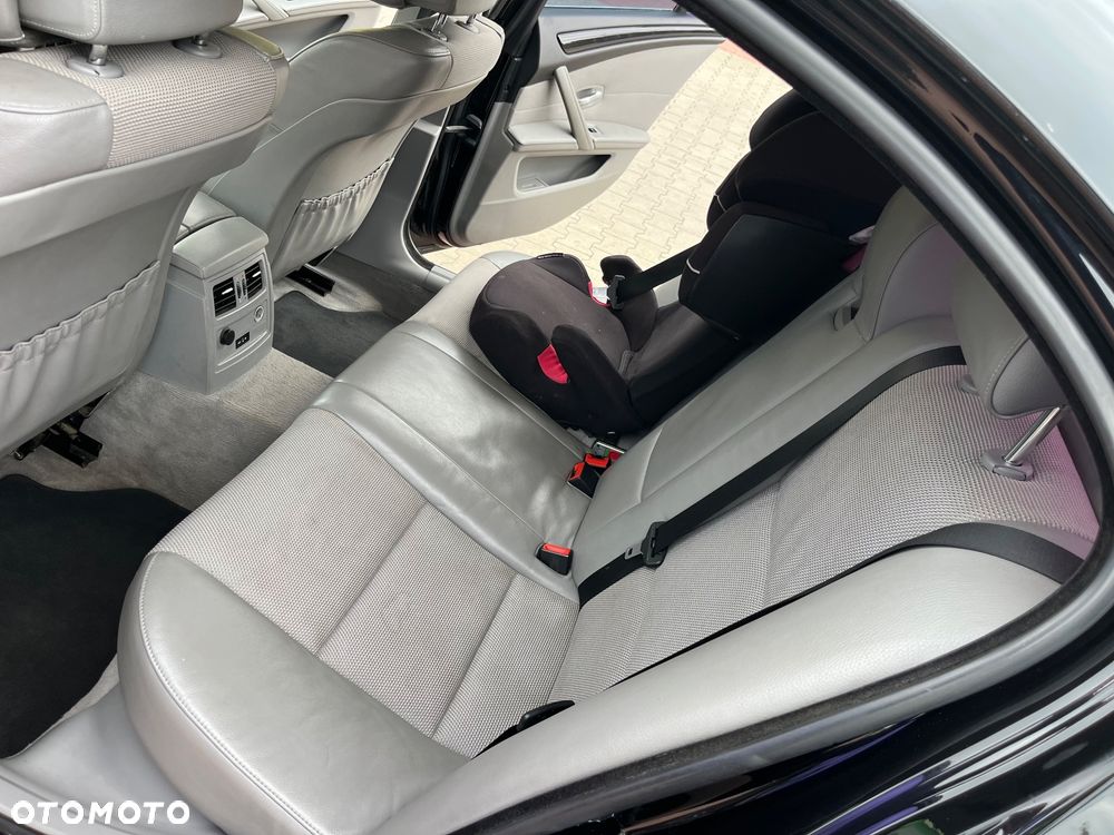 BMW Seria 5 525d xDrive - 27