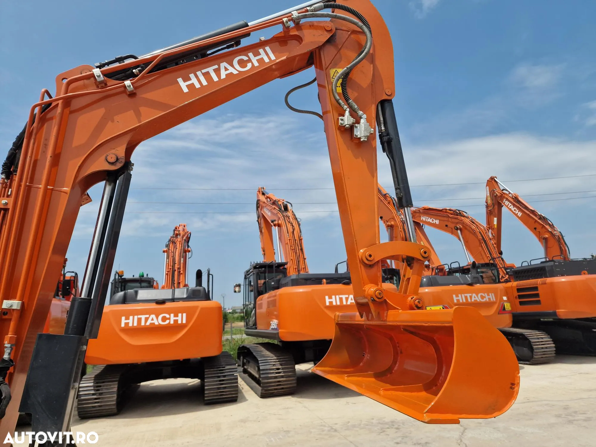 Hitachi ZX55, 5,5 tone, Cupa excavare+cupa taluz, inst picon, AC, Senile 90% ok, Computer de bord in limba romana, CA NOU, posibilitate leasing 4 ani-PROMOTIE 57900 EUR+Tva - 19