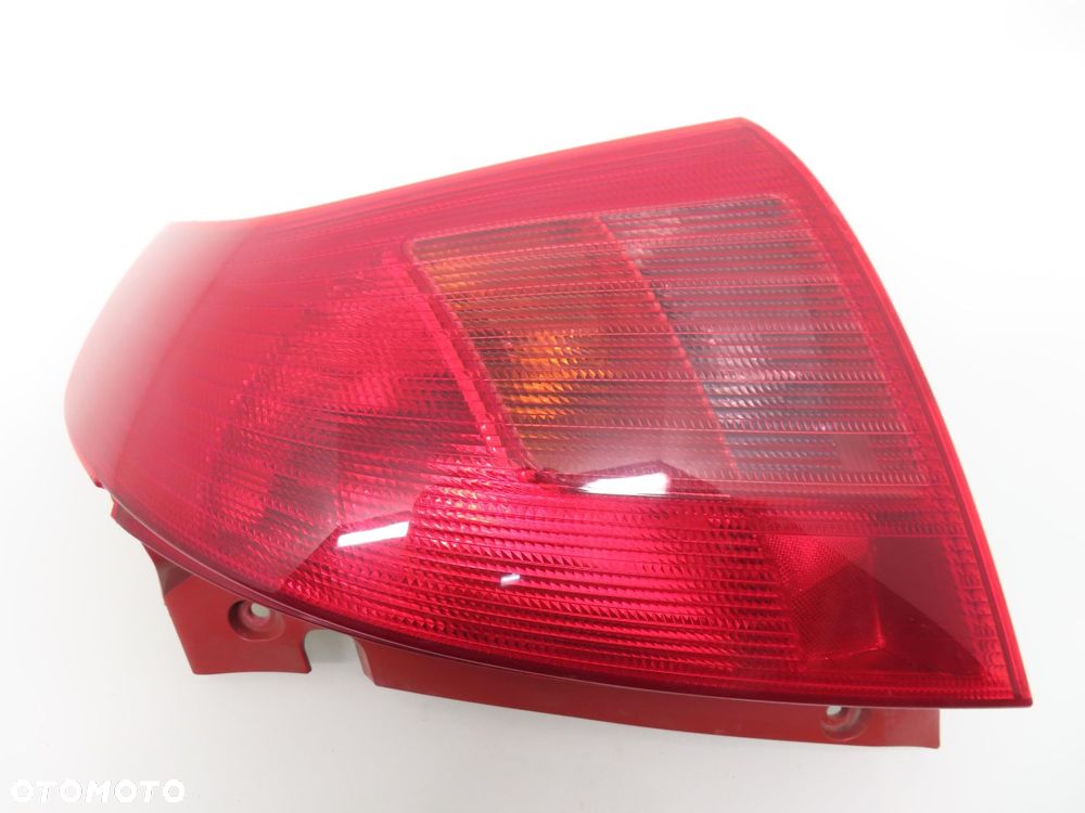 LAMPA PRAWA TYLNA SUZUKI SWIFT III - 1