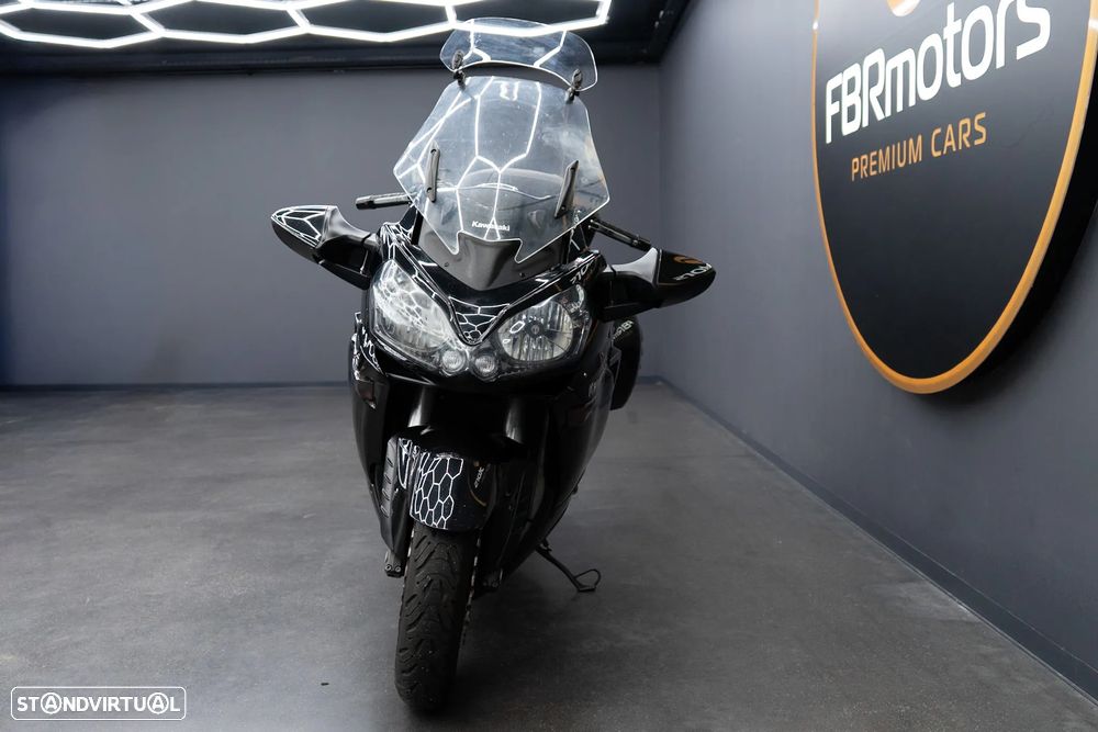 Kawasaki GTR 1400 - 19