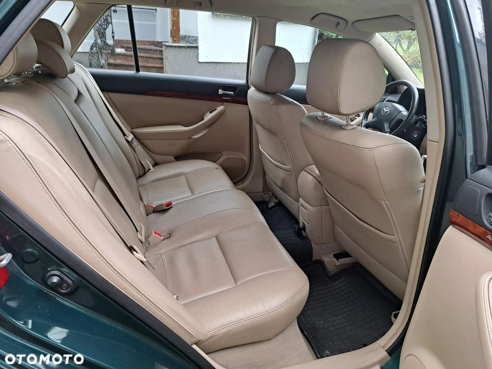 Toyota Avensis 2.0 VVT-i Combi Executive - 9