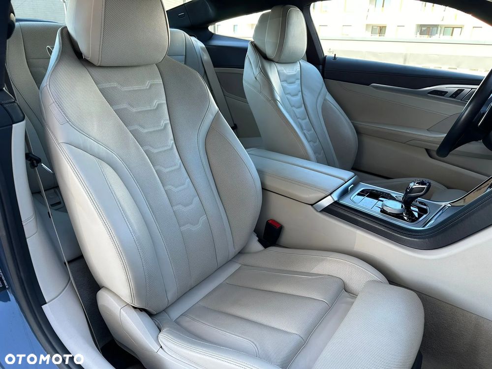 BMW Seria 8 - 34