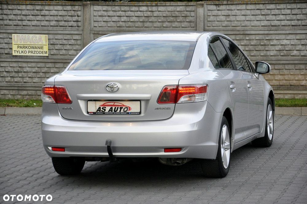Toyota Avensis 1.8 Sol plus NAVI - 4