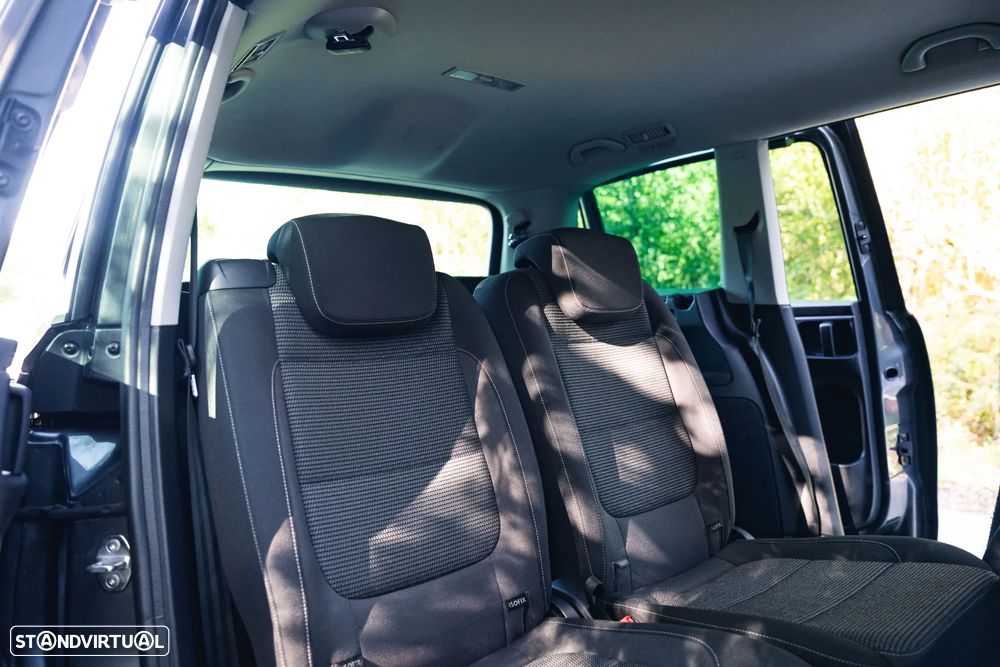 VW Sharan 2.0 TDI Blue Confortline DSG - 34
