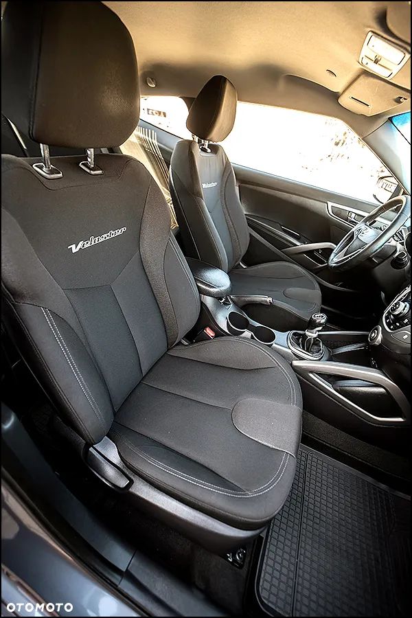 Hyundai Veloster - 33