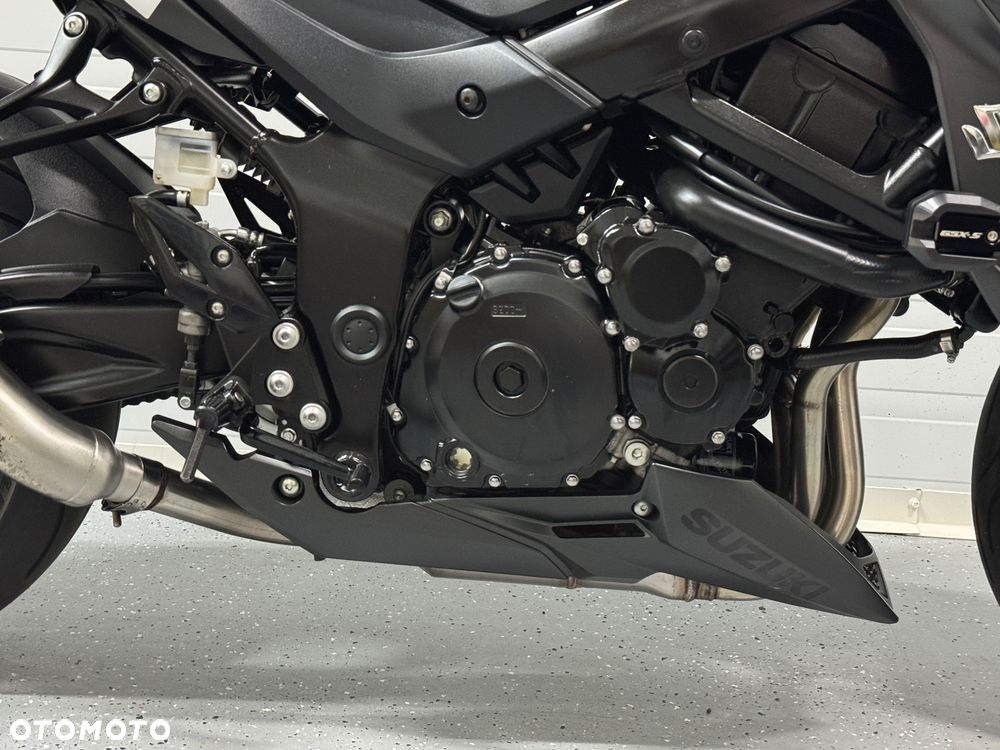 Suzuki GSX - 10