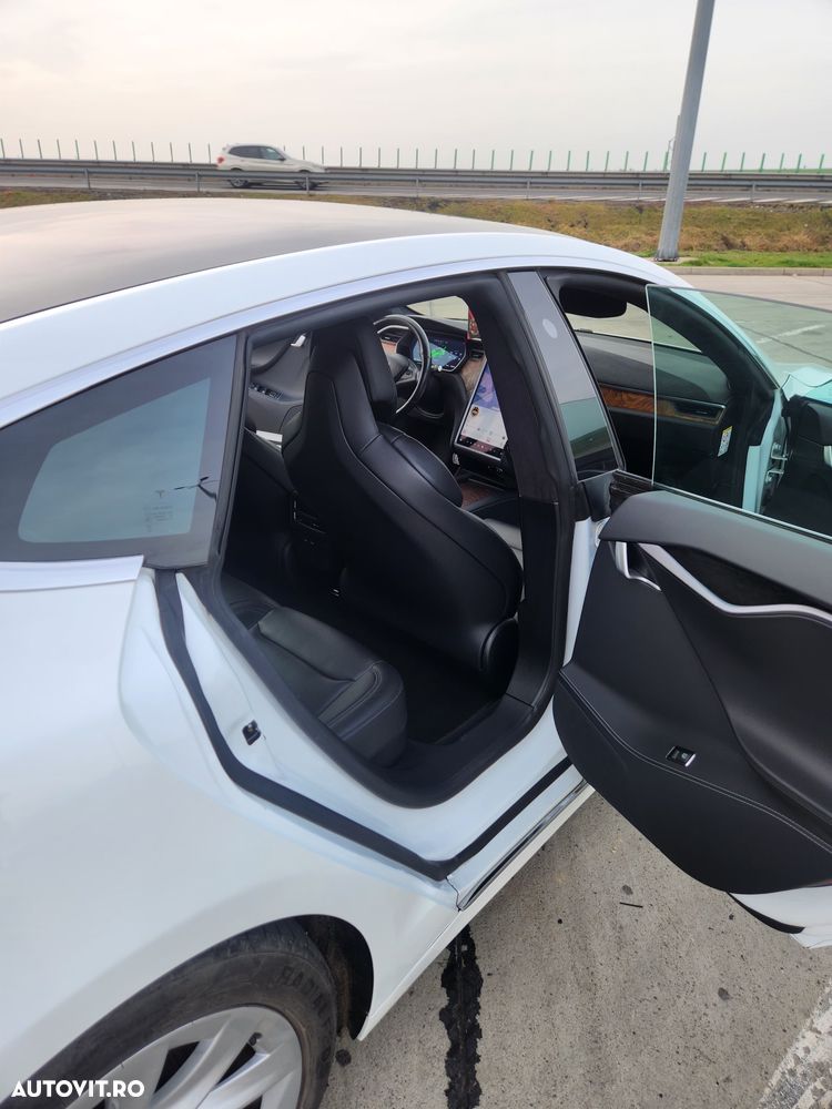 Tesla Model S - 7