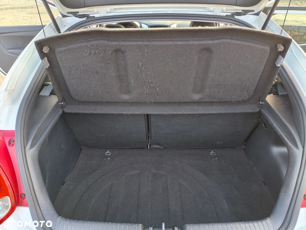 Hyundai Veloster 1.6 Premium - 13