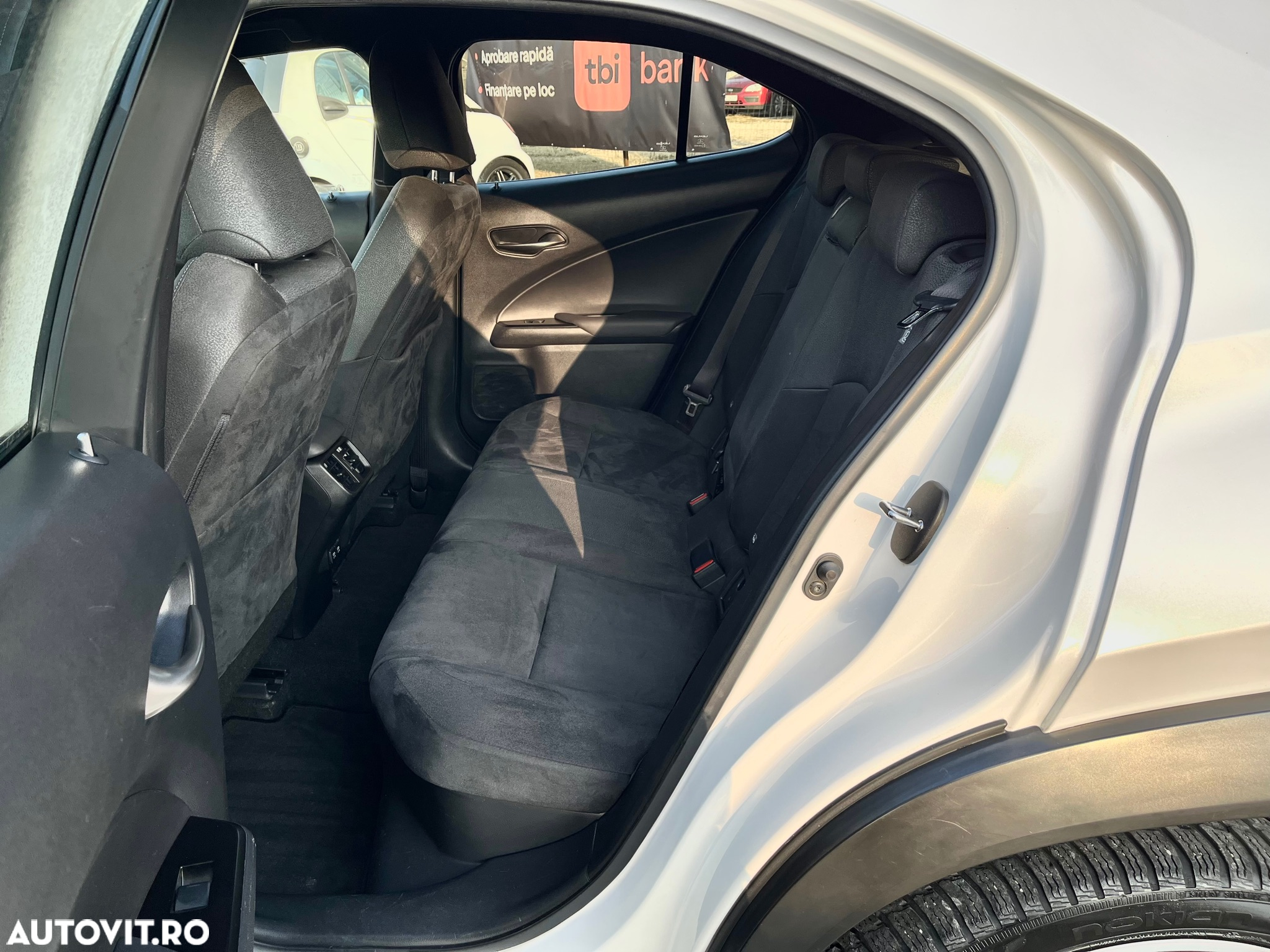 Lexus UX 250h 2.0L HEV 20H- (178 HP) 4X4 CVT Luxury - 13