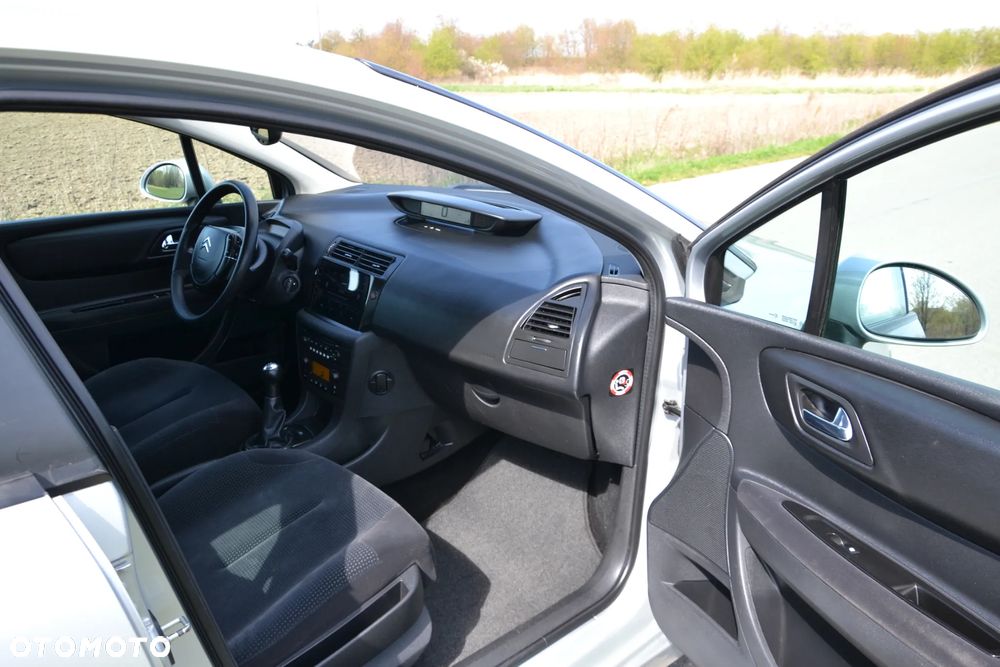 Citroën C4 1.4 16V Style - 30