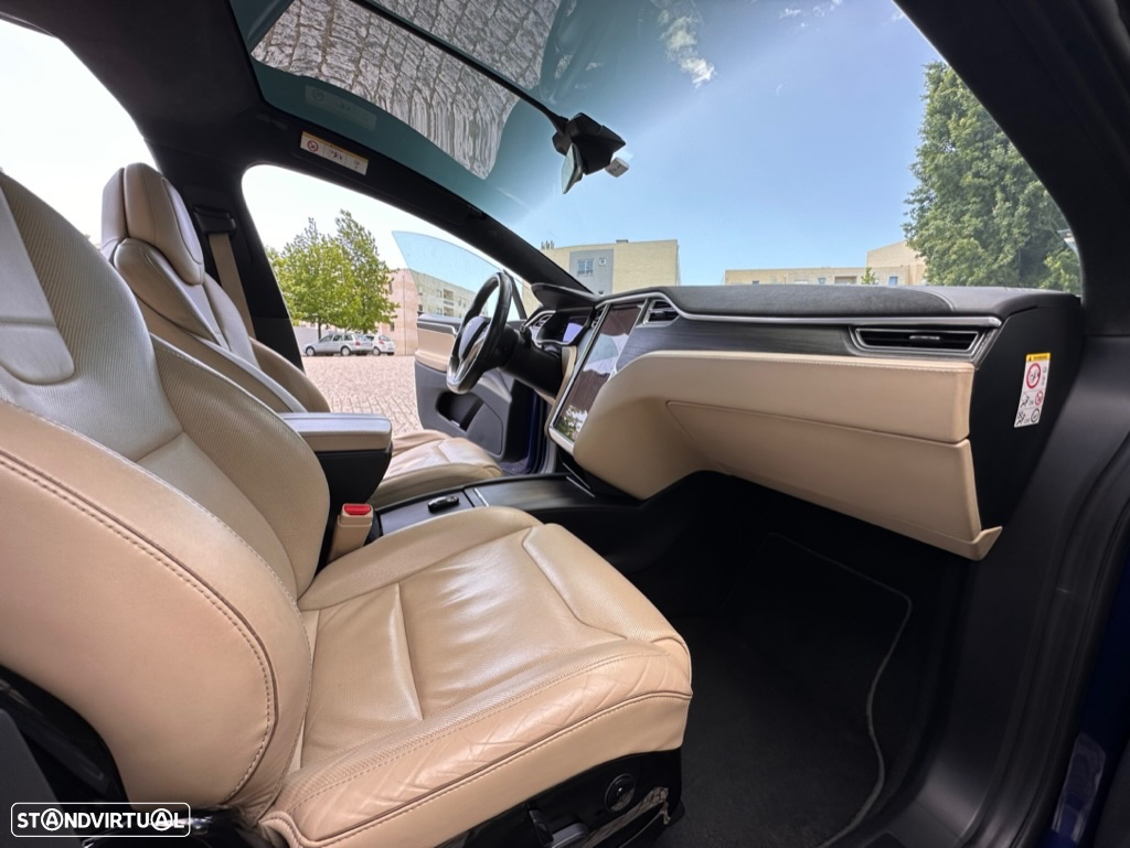 Tesla Model X 90D - 30