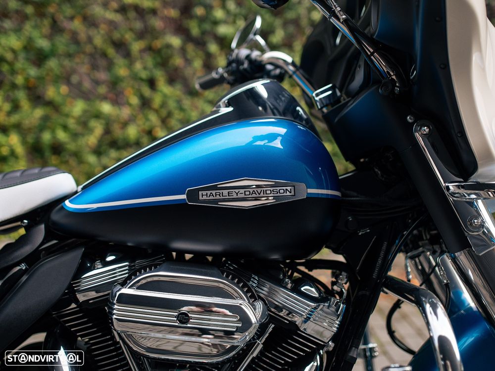 Harley-Davidson FLH ELECTRA GLIDE® REVIVAL™ - 9