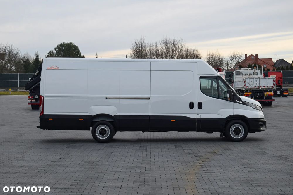 Iveco DAILY MAXI 35S14 / 2.3 - 140 KM / AUTOMAT HI-MATIC / NOWY MODEL / 3 OSOBY / DOSTAWCZE / BLASZAK / KAMERA COFANIA / TEMPOMAT / KLIMA / 2022 / SERWISOWANY / SPROWADZONY Z NIEMIEC - 4