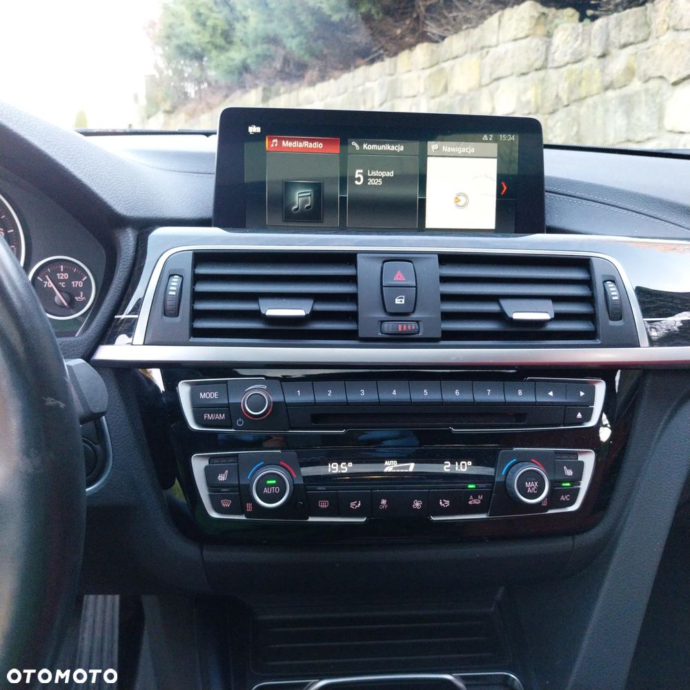 BMW Seria 3 330i xDrive M Sport - 16