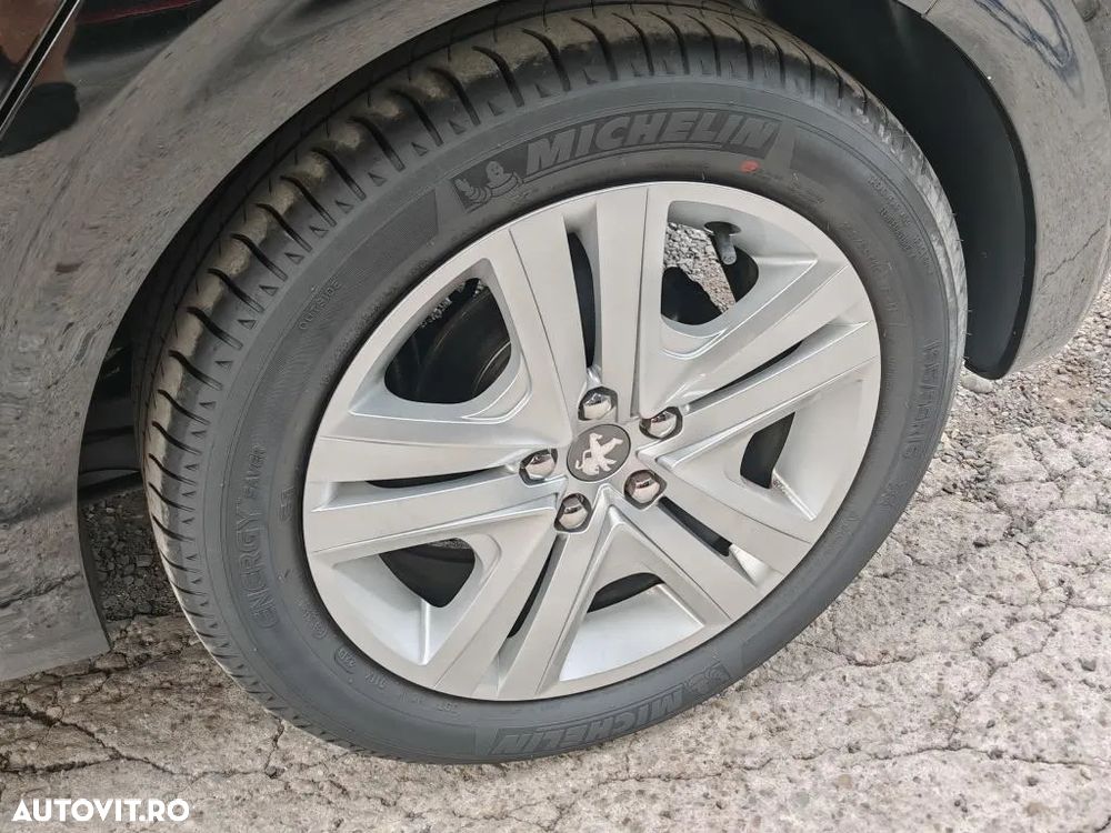 Peugeot 208 1.2 L PureTech Turbo Allure Aut. - 23
