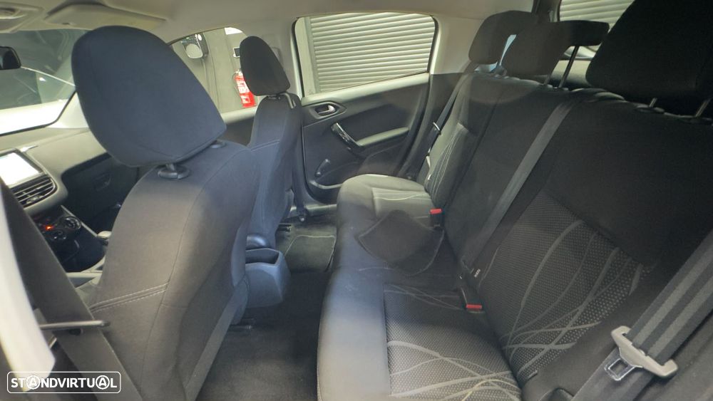 Peugeot 208 PureTech 68 Urban Move - 28