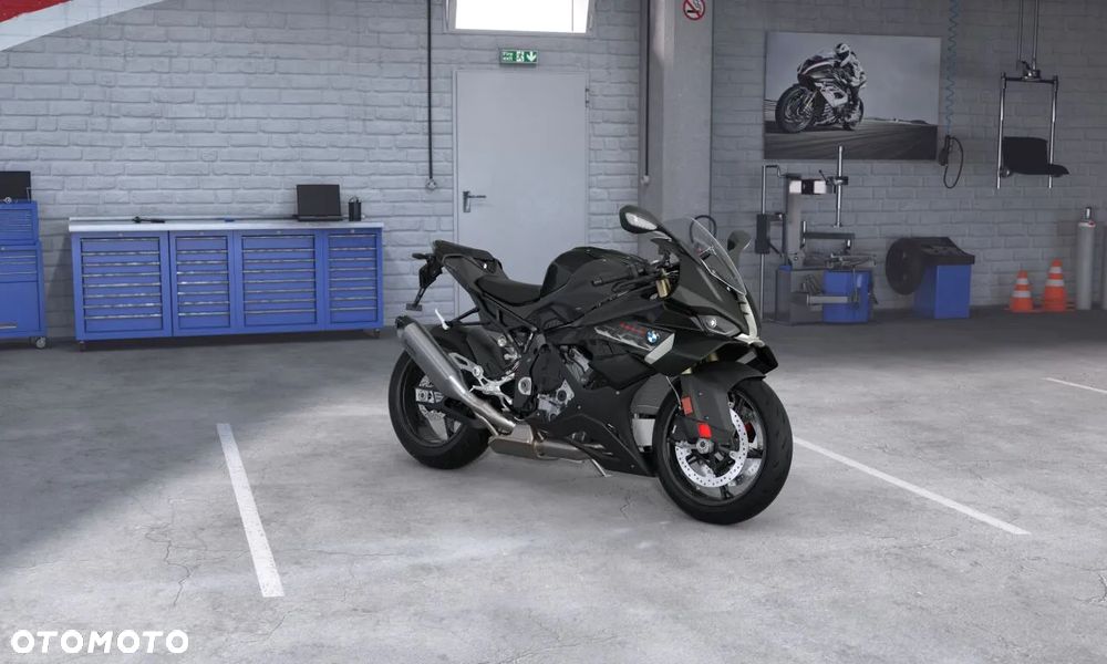 BMW S - 1