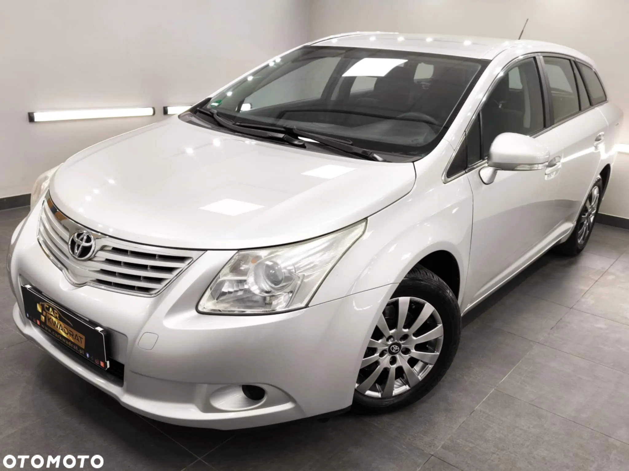Toyota Avensis Combi 1.6 - 12