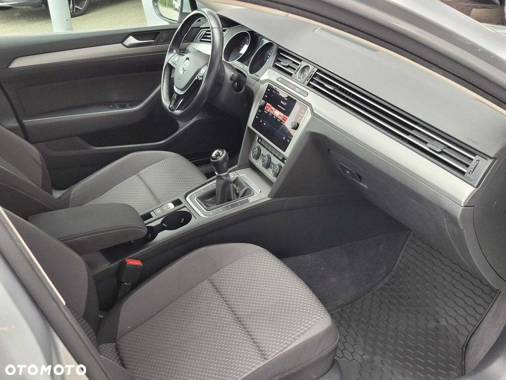Volkswagen Passat - 7