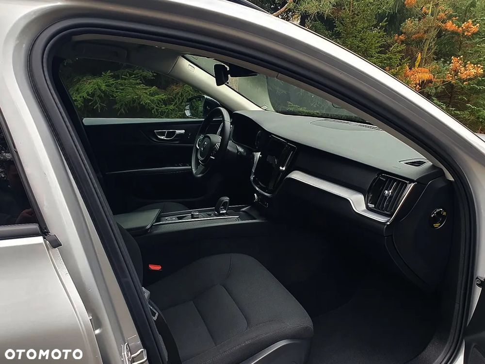 Volvo V60 B3 B DKG Momentum Pro - 13
