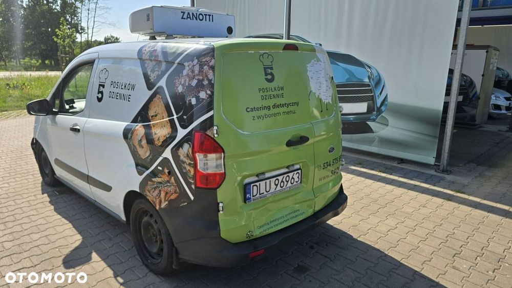 Ford Transit Courier - 10