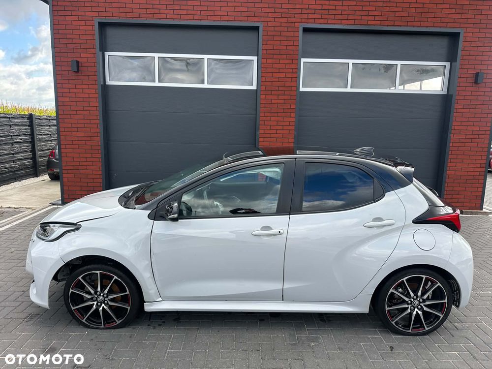 Toyota Yaris Hybrid 1.5 GR Sport - 32