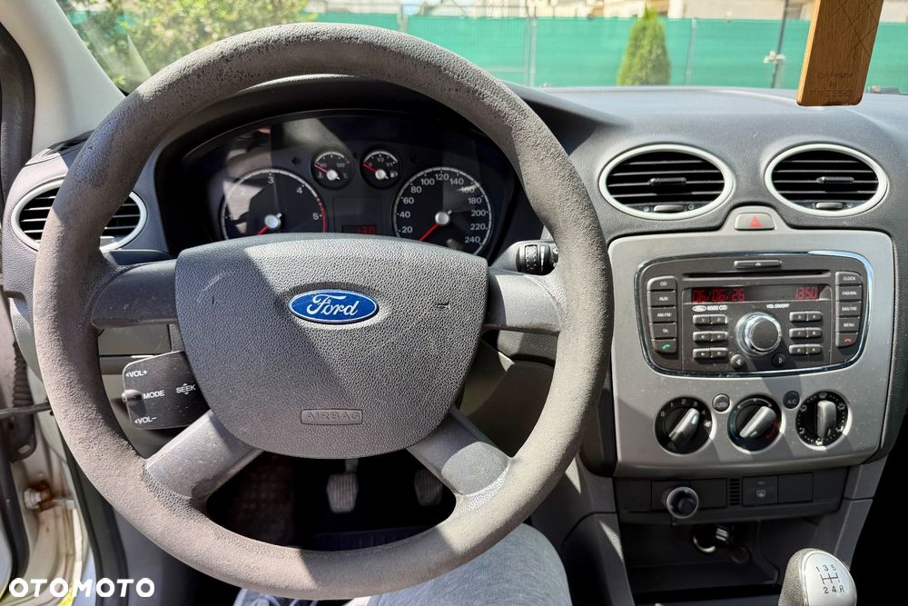 Ford Focus 1.6 TDCi Ambiente - 16