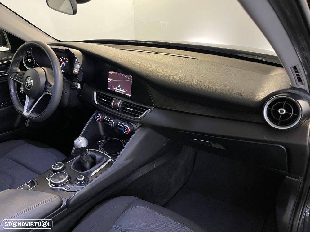 Alfa Romeo Giulia 2.2 D - 14