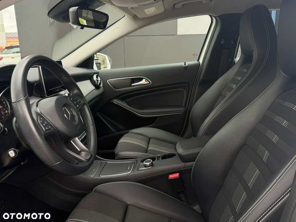 Mercedes-Benz GLA - 11