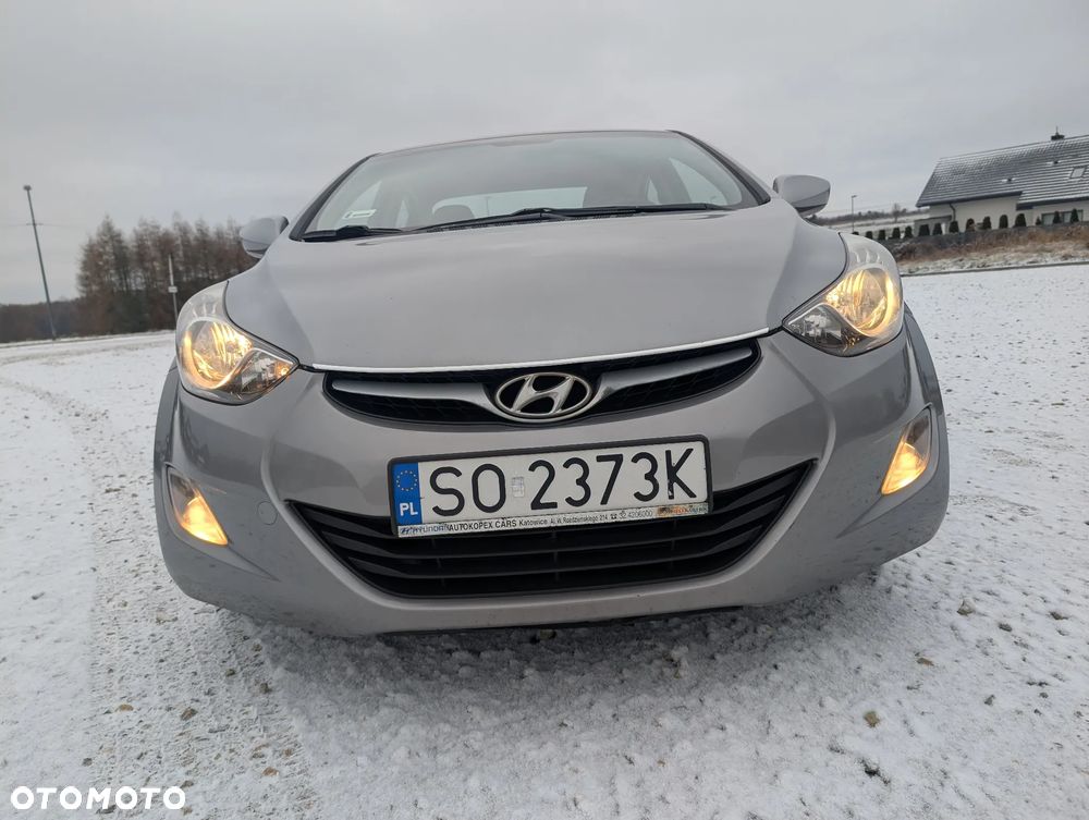 Hyundai Elantra 1.6 Comfort - 25