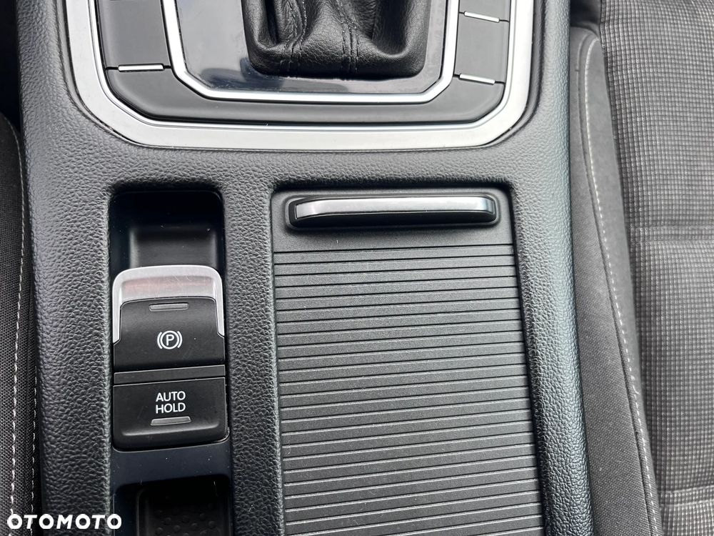 Volkswagen Passat Variant - 33
