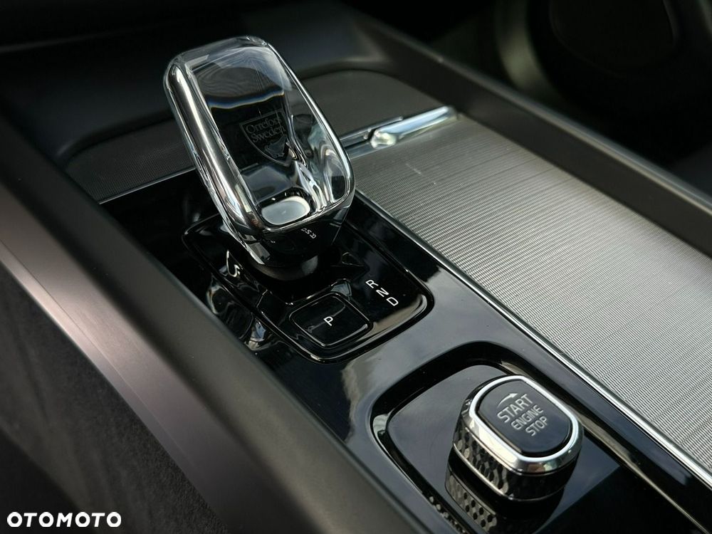 Volvo XC 60 B4 D AWD Ultimate Dark - 25