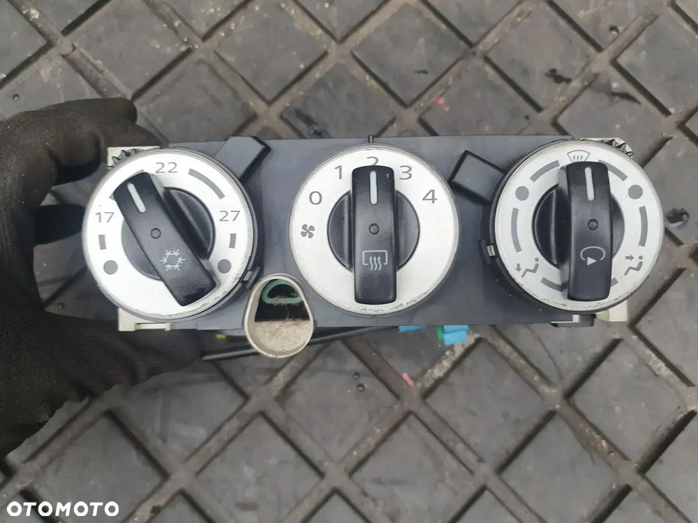 PANEL NAWIEWU KLIMATYZACJI MITSUBISHI COLT VI   69668304 EUROPA - 1