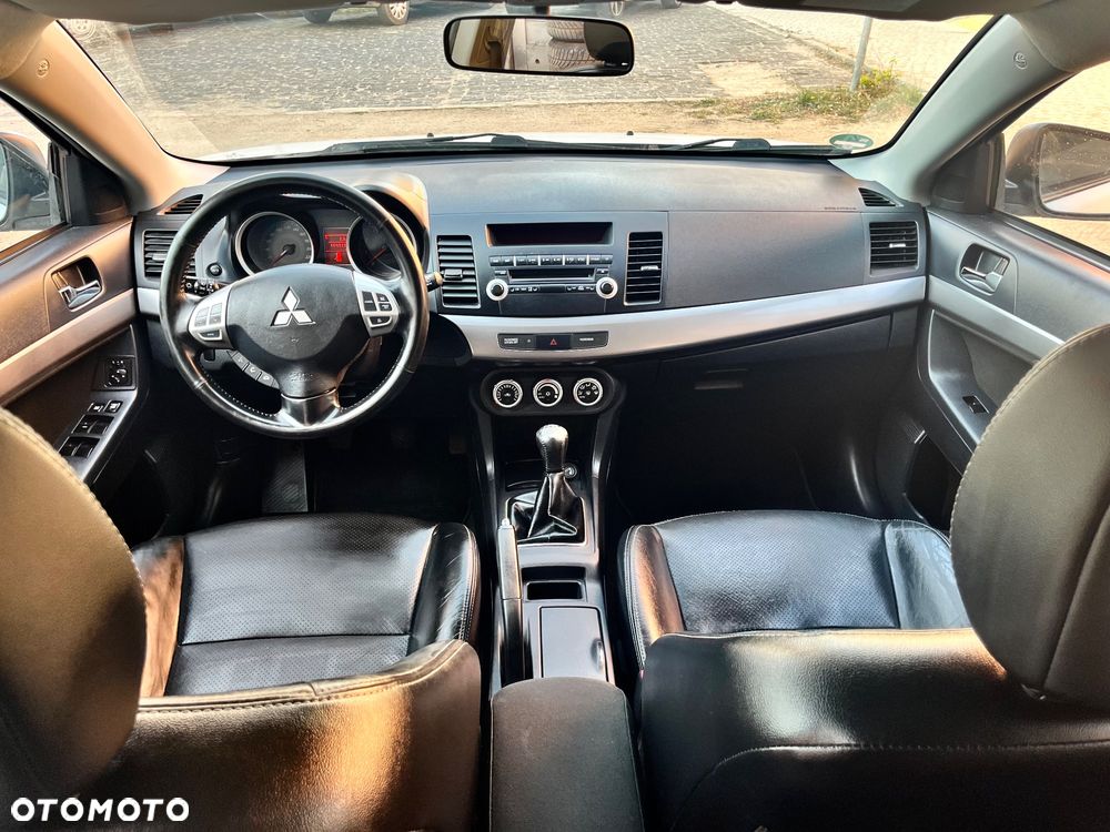 Mitsubishi Lancer 1.8 Intense - 14