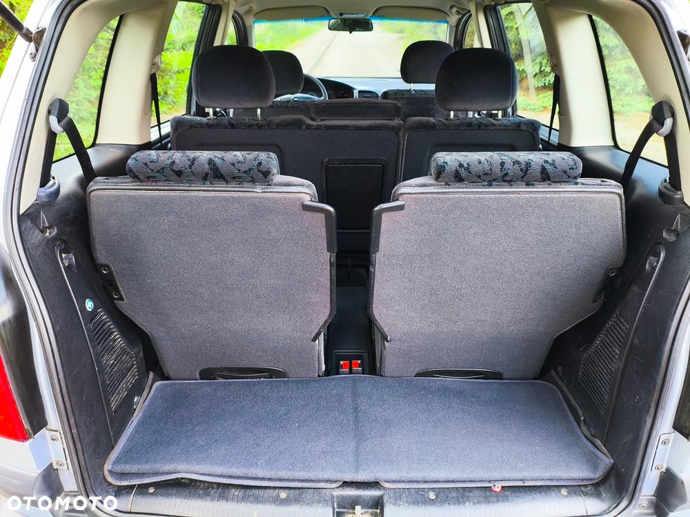 Opel Zafira 1.6 16V Comfort - 14