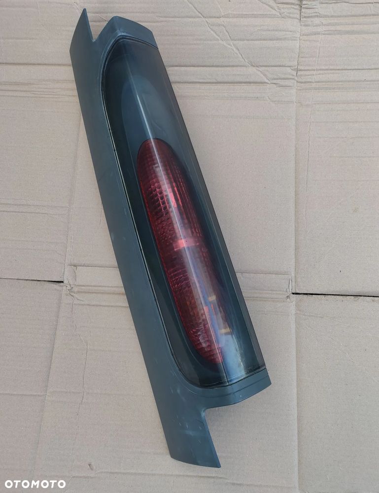 Lampa tył tylna Lewa drzwi Renault Trafic Vivaro Primastar 2001-