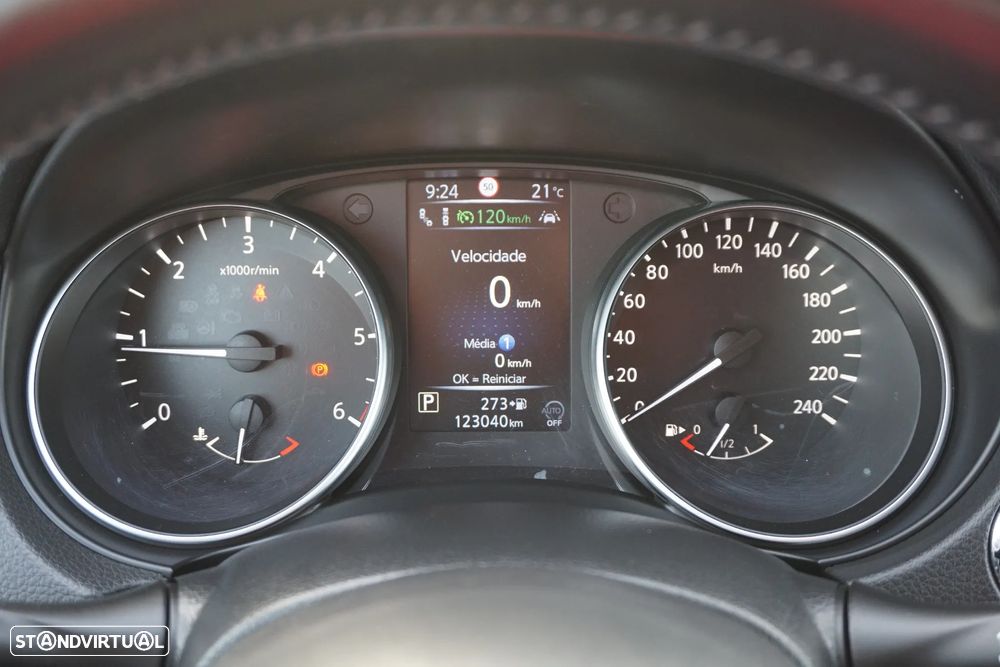 Nissan Qashqai 1.6 dCi Xtronic N-Connecta - 28