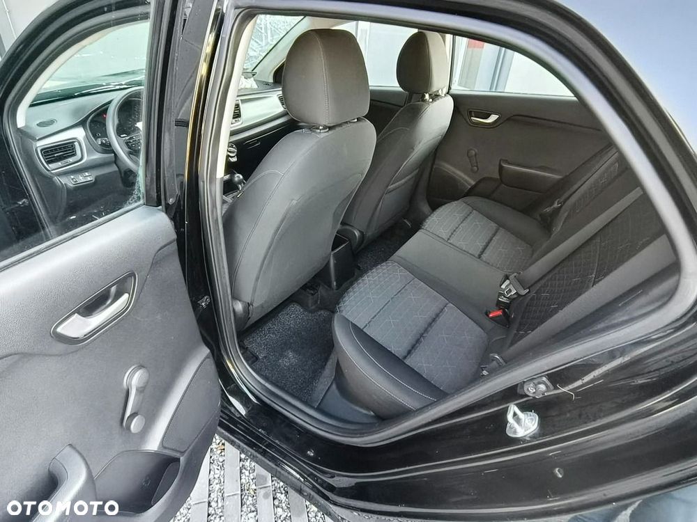 Kia Rio - 17
