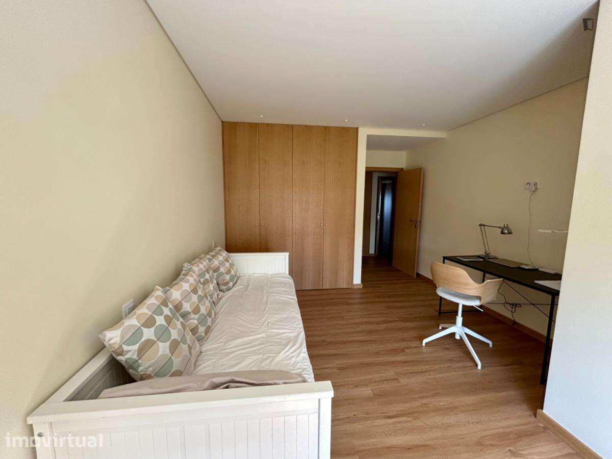 Quarto - localizado em Arcozelo perto do Porto Porto - Grande imagem: 3/13