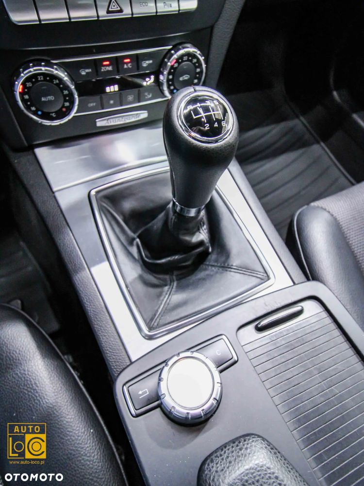 Mercedes-Benz Klasa C 180 CGI BlueEff Avantgarde - 23