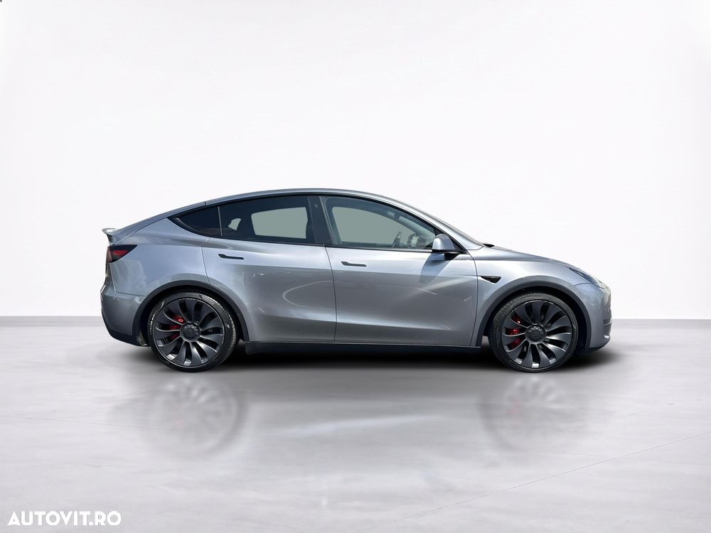 Tesla Model Y - 7