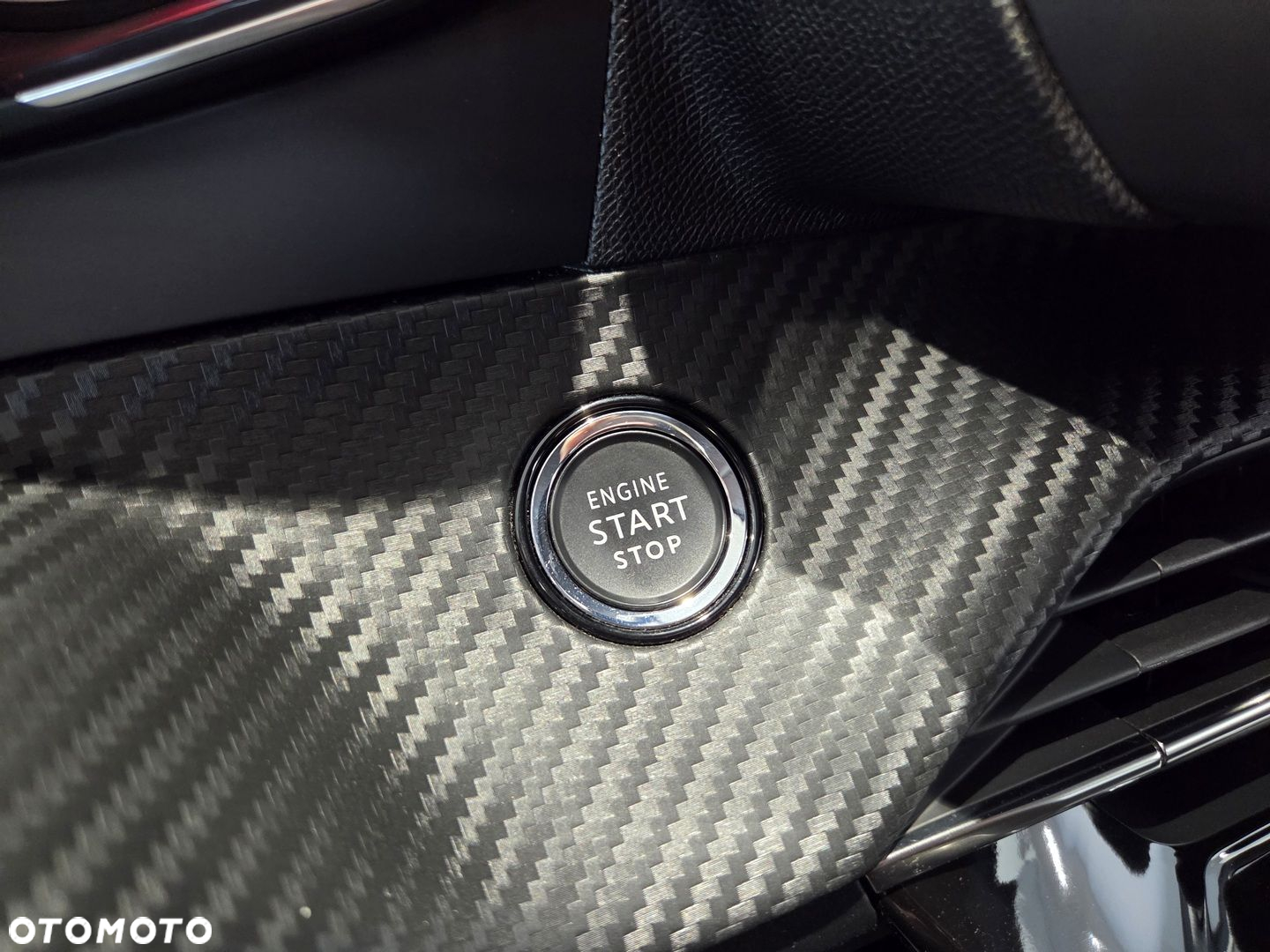Peugeot 208 - 18