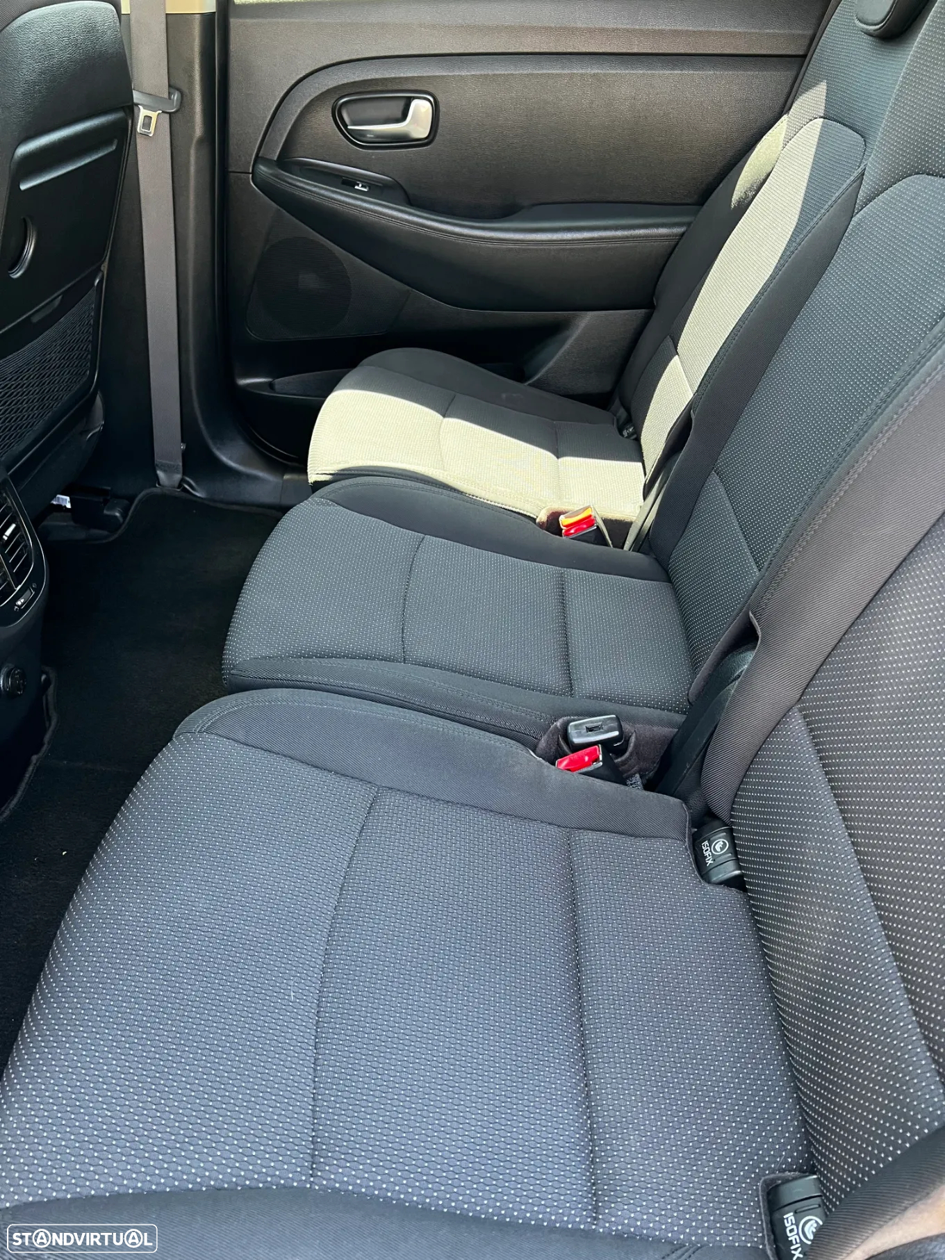Kia Carens 1.7 CRDi ISG TX - 25