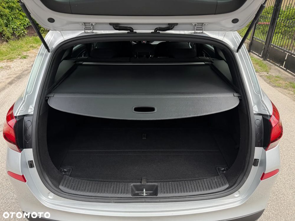 Hyundai i30 1.6 D Comfort DCT - 36